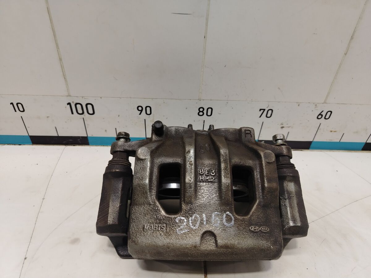 Суппорт тормозной передний правый Kia Carnival (YP) III (2014– н.в.)