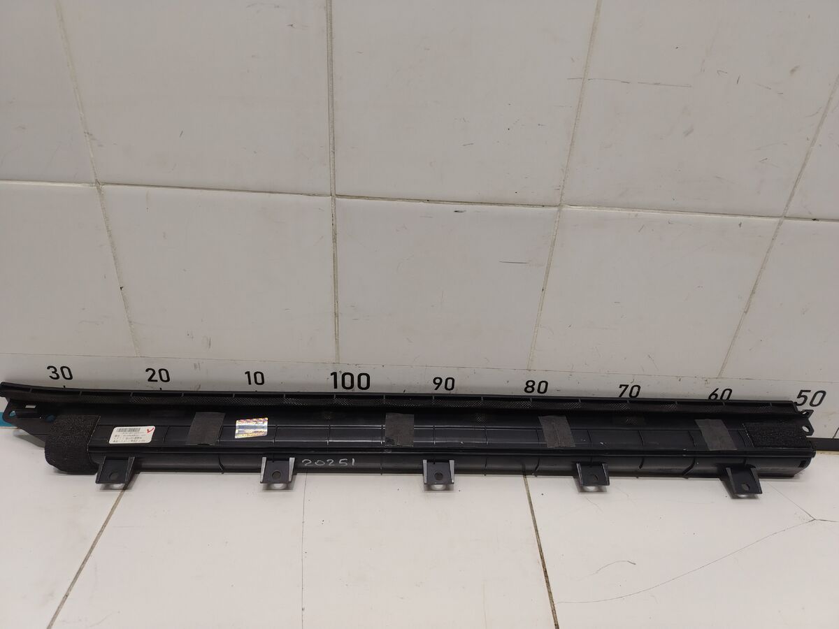 Шторка двери задняя правая Kia Carnival (YP) III (2014– н.в.)