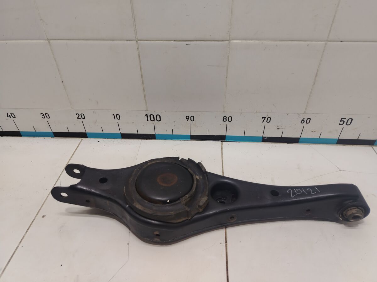 Рычаг задний поперечный правый Kia Carnival (YP) III (2014– н.в.)