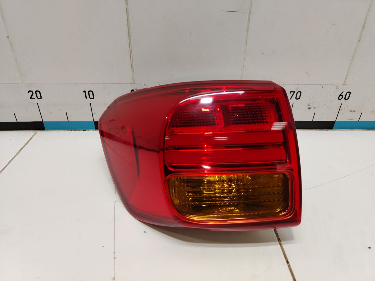 Фонарь задний наружный левый Kia Carnival (YP) III (2014– н.в.)