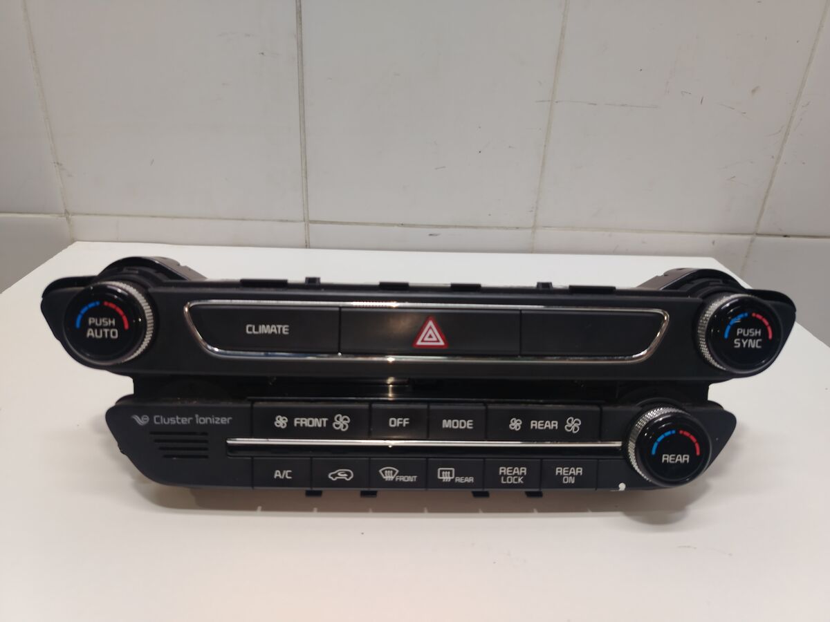 Блок управления климатической установкой Kia Carnival (YP) III (2014– н.в.)