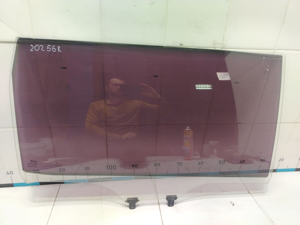 Стекло двери задней правой Kia Carnival (YP) III (2014– н.в.)