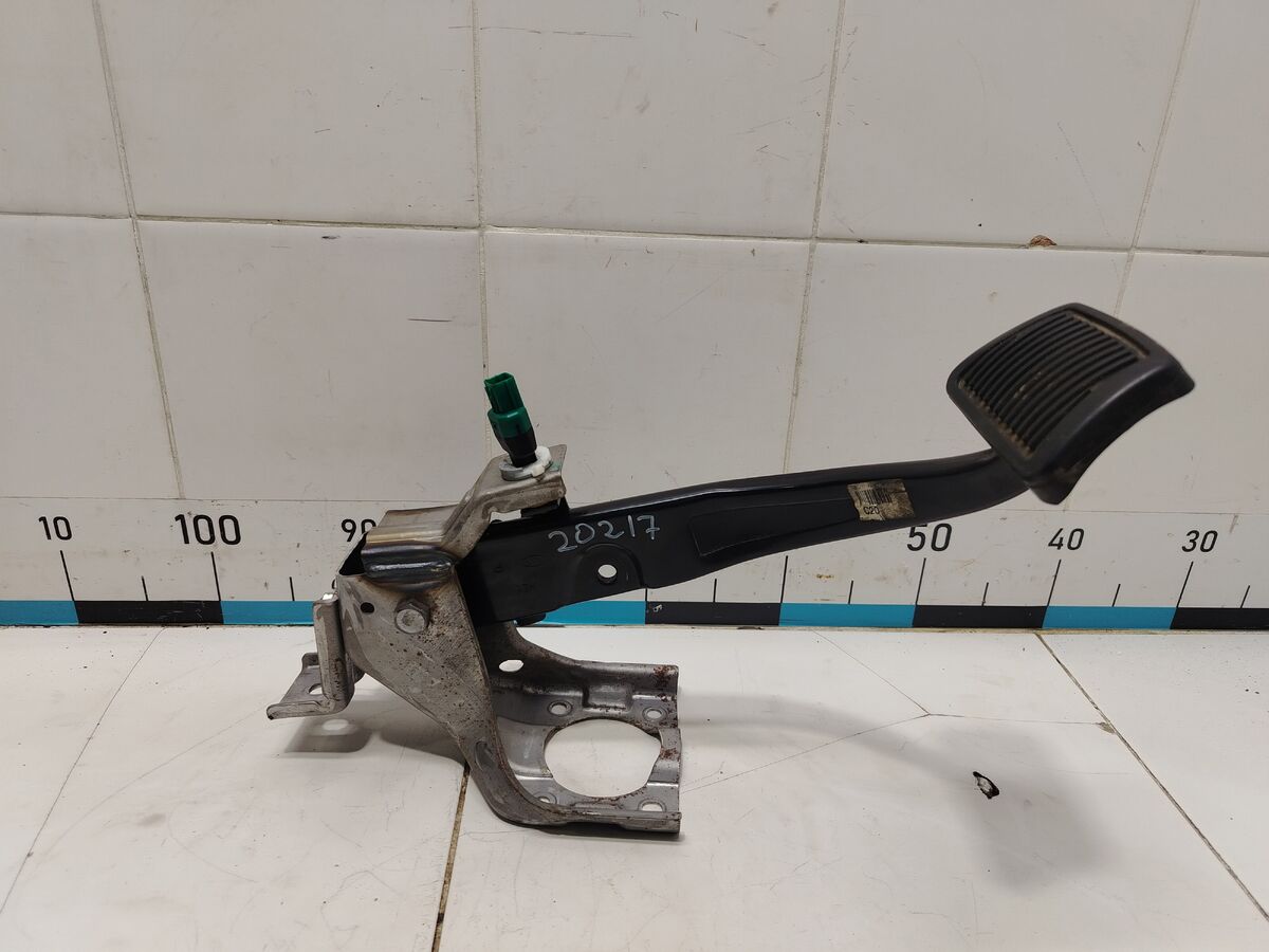 Педаль тормоза Kia Carnival (YP) III (2014– н.в.)