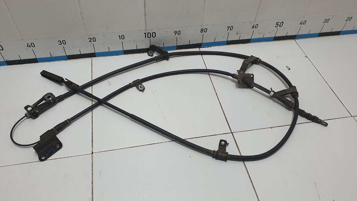 Трос стояночного тормоза правый Kia Carnival (YP) III (2014– н.в.)