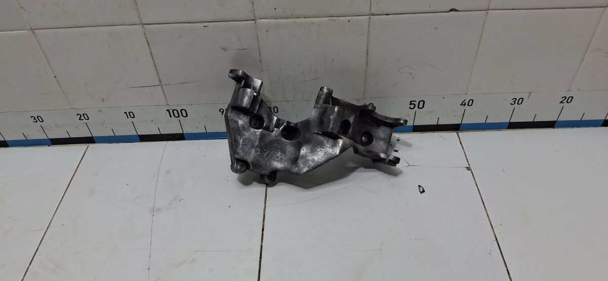 Кронштейн кондиционера Kia Carnival (YP) III (2014– н.в.)