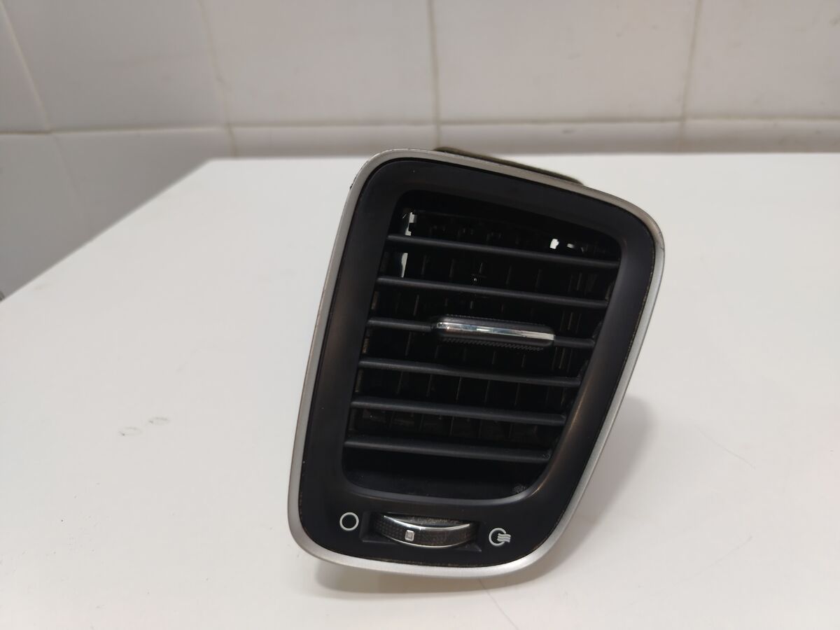 Дефлектор воздушный правый Kia Carnival (YP) III (2014– н.в.)