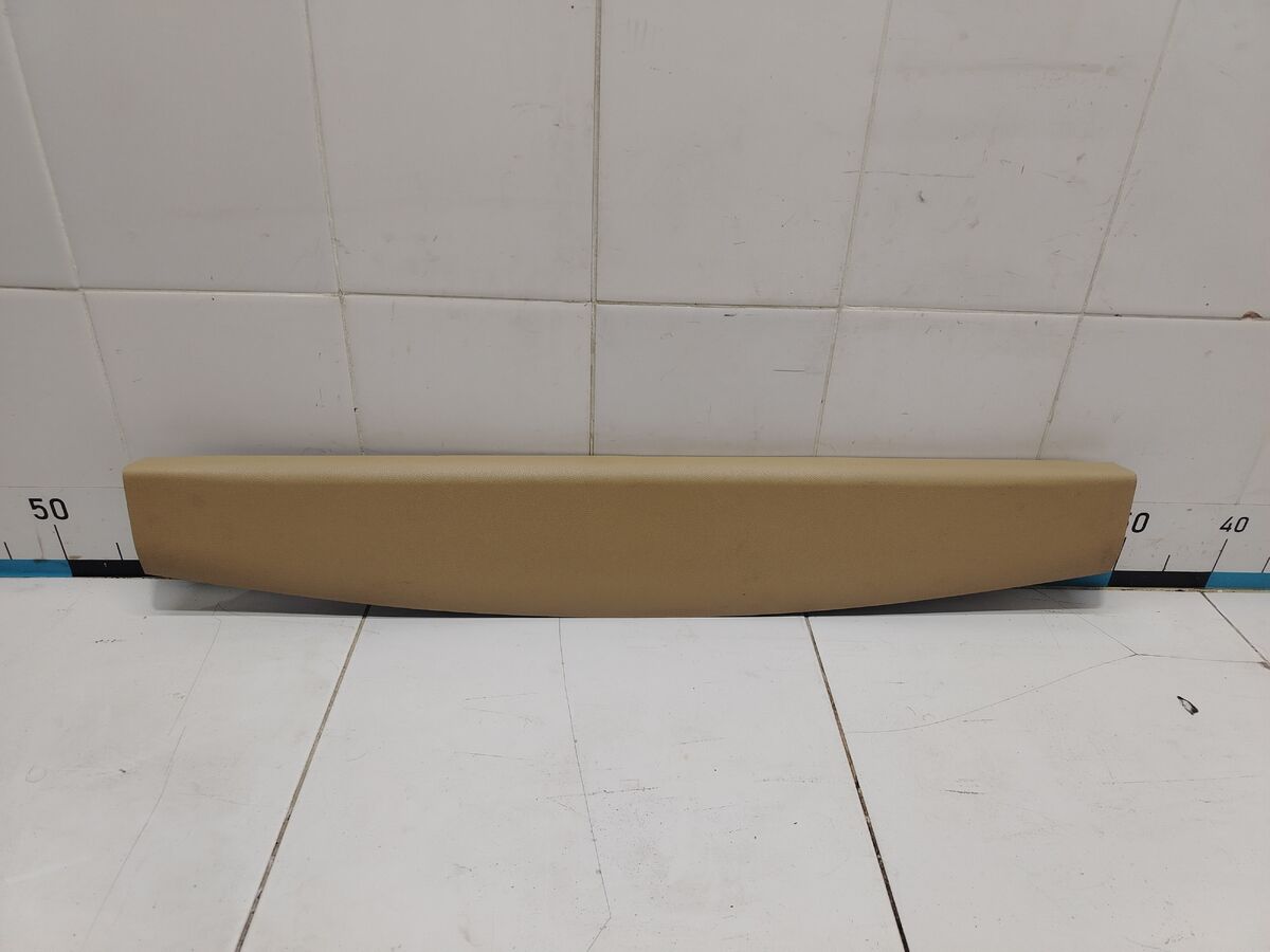 Обшивка двери багажника верхняя Kia Carnival (YP) III (2014– н.в.)