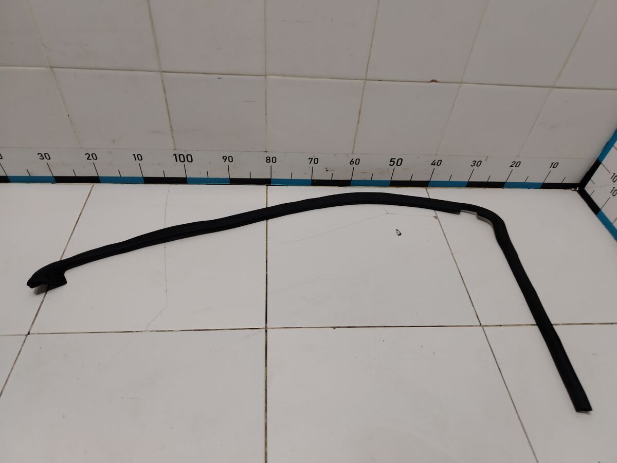 Уплотнитель двери задний левый верхний Kia Carnival (YP) III (2014– н.в.)