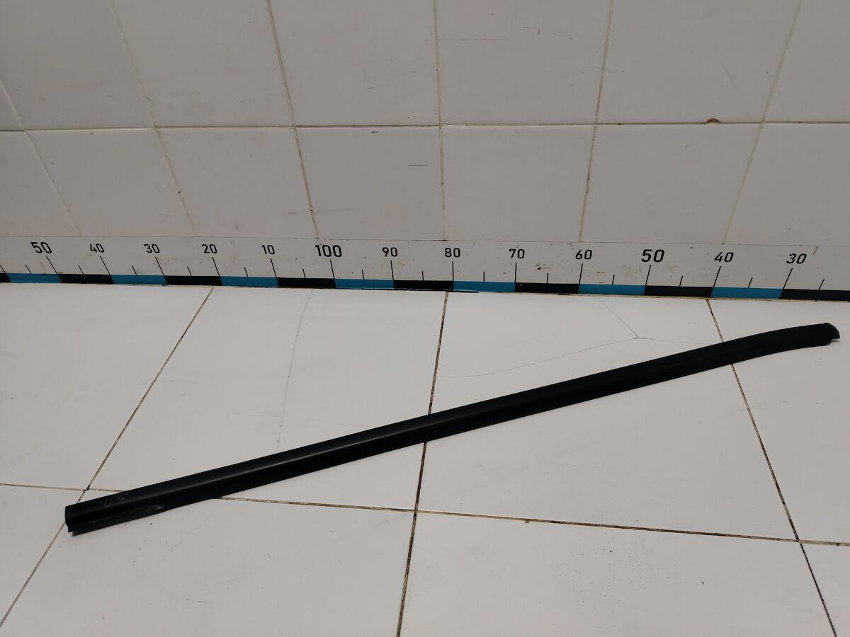 Уплотнитель стекла двери задней правой Kia Carnival (YP) III (2014– н.в.)