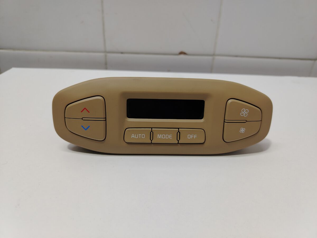 Блок управления климатической установкой Kia Carnival (YP) III (2014– н.в.)