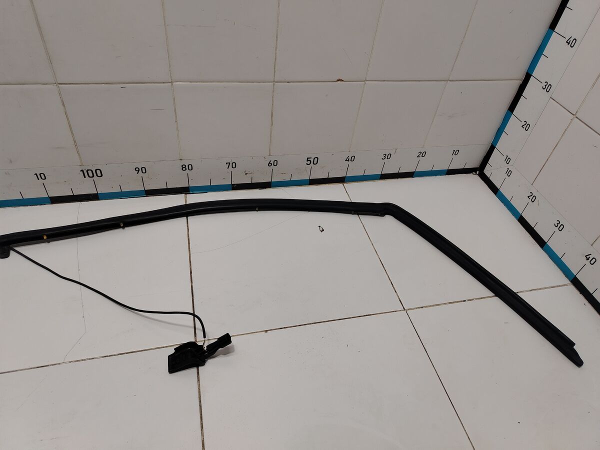 Уплотнитель двери задней левой боковой Kia Carnival (YP) III (2014– н.в.)