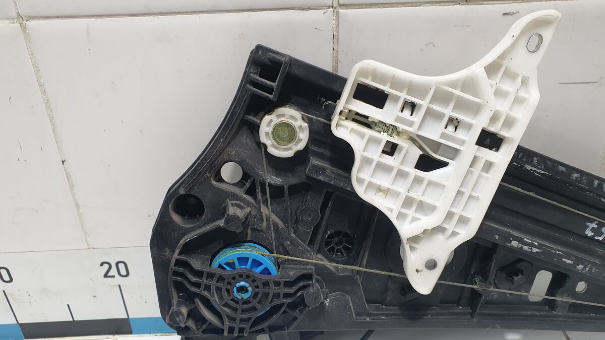 Стеклоподъемник электр. задний левый Kia Carnival (YP) III (2014– н.в.)