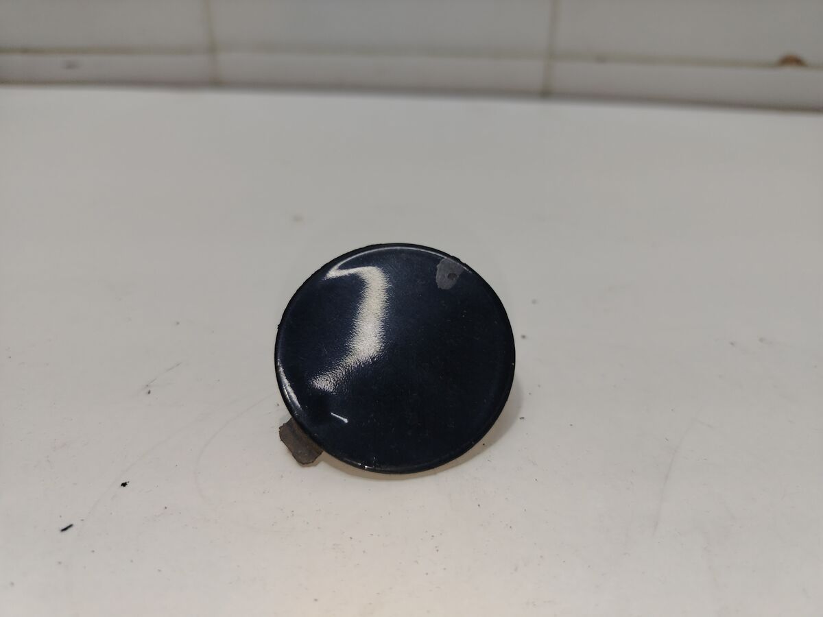 Заглушка буксировочного крюка Kia Carnival (YP) III (2014– н.в.)