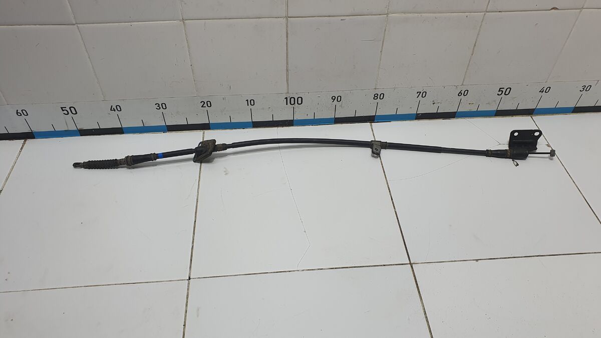 Трос стояночного тормоза левый Kia Carnival (YP) III (2014– н.в.)