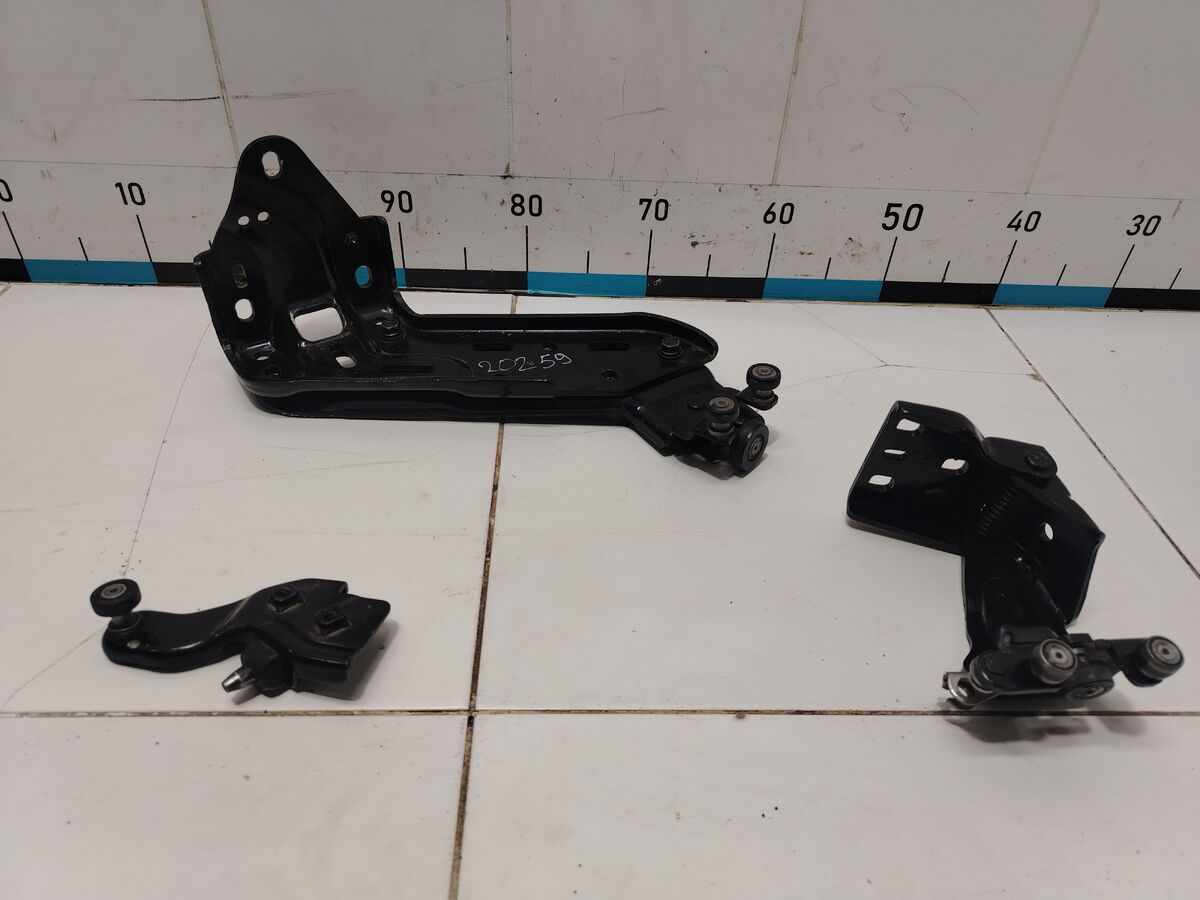 Ролик двери сдвижной нижний левый Kia Carnival (YP) III (2014– н.в.)