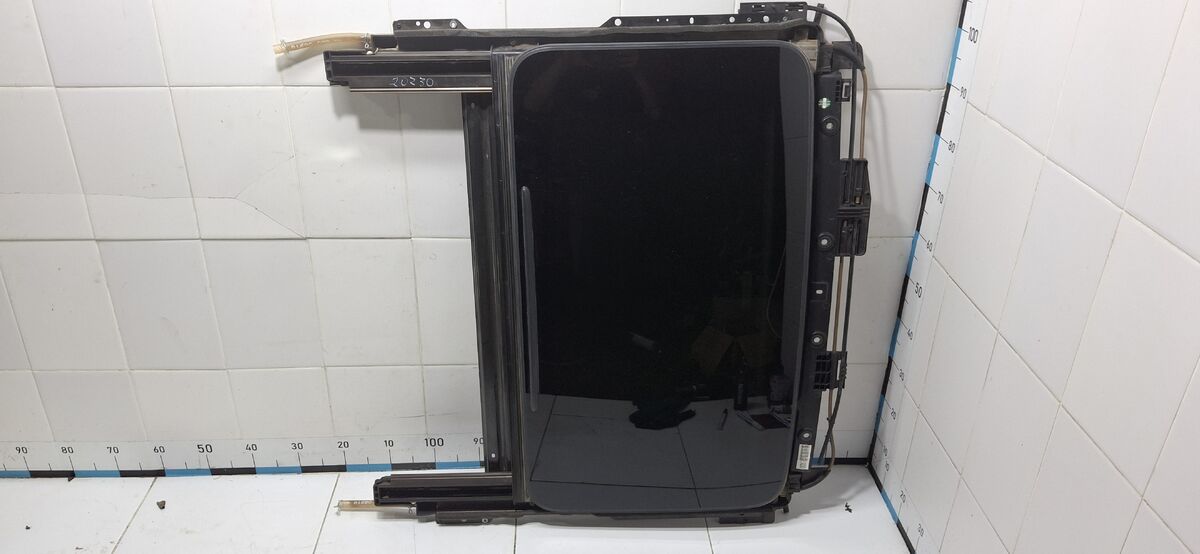 Люк передний электрический Kia Carnival (YP) III (2014– н.в.)