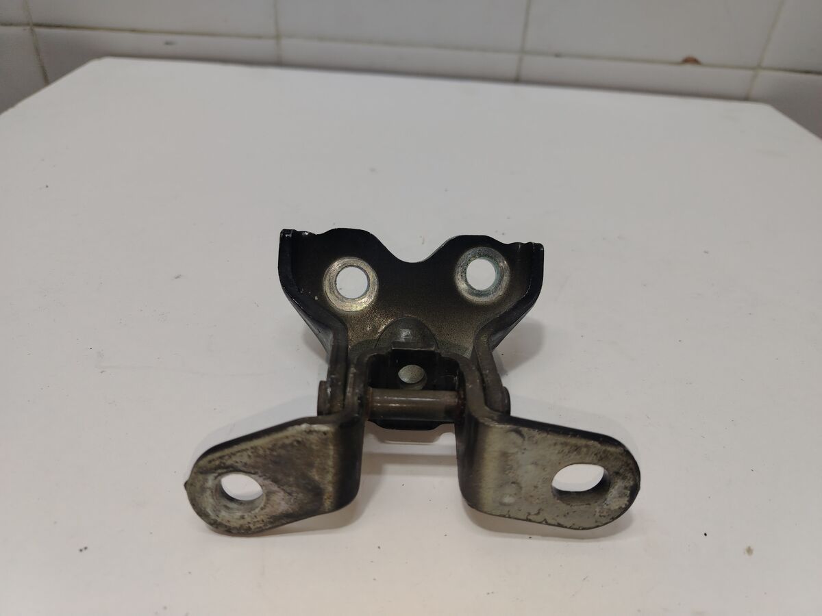 Петля двери передней левой нижняя Kia Carnival (YP) III (2014– н.в.)