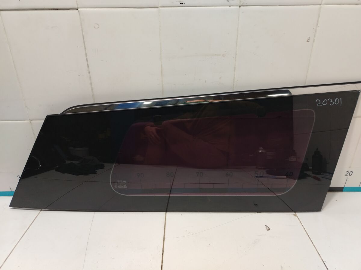 Стекло кузовное глухое правое Kia Carnival (YP) III (2014– н.в.)