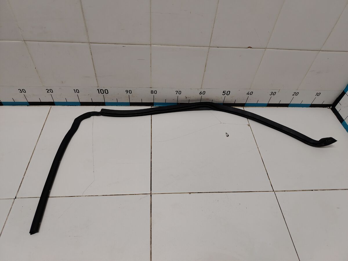 Уплотнитель двери задний правый верхний Kia Carnival (YP) III (2014– н.в.)