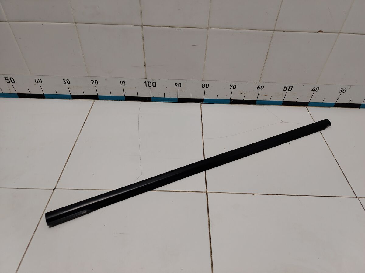 Уплотнитель стекла двери передней левой Kia Carnival (YP) III (2014– н.в.)