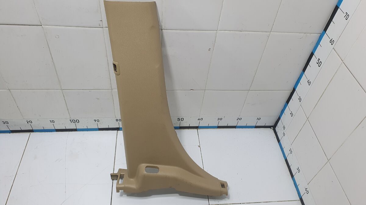 обшивка стойки центральной нижняя левая Kia Carnival (YP) III (2014– н.в.)