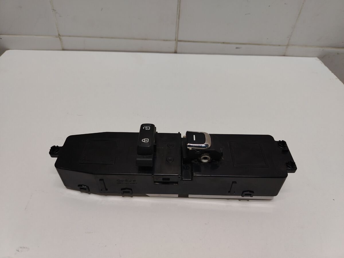 Кнопка стеклоподъемника Kia Carnival (YP) III (2014– н.в.)