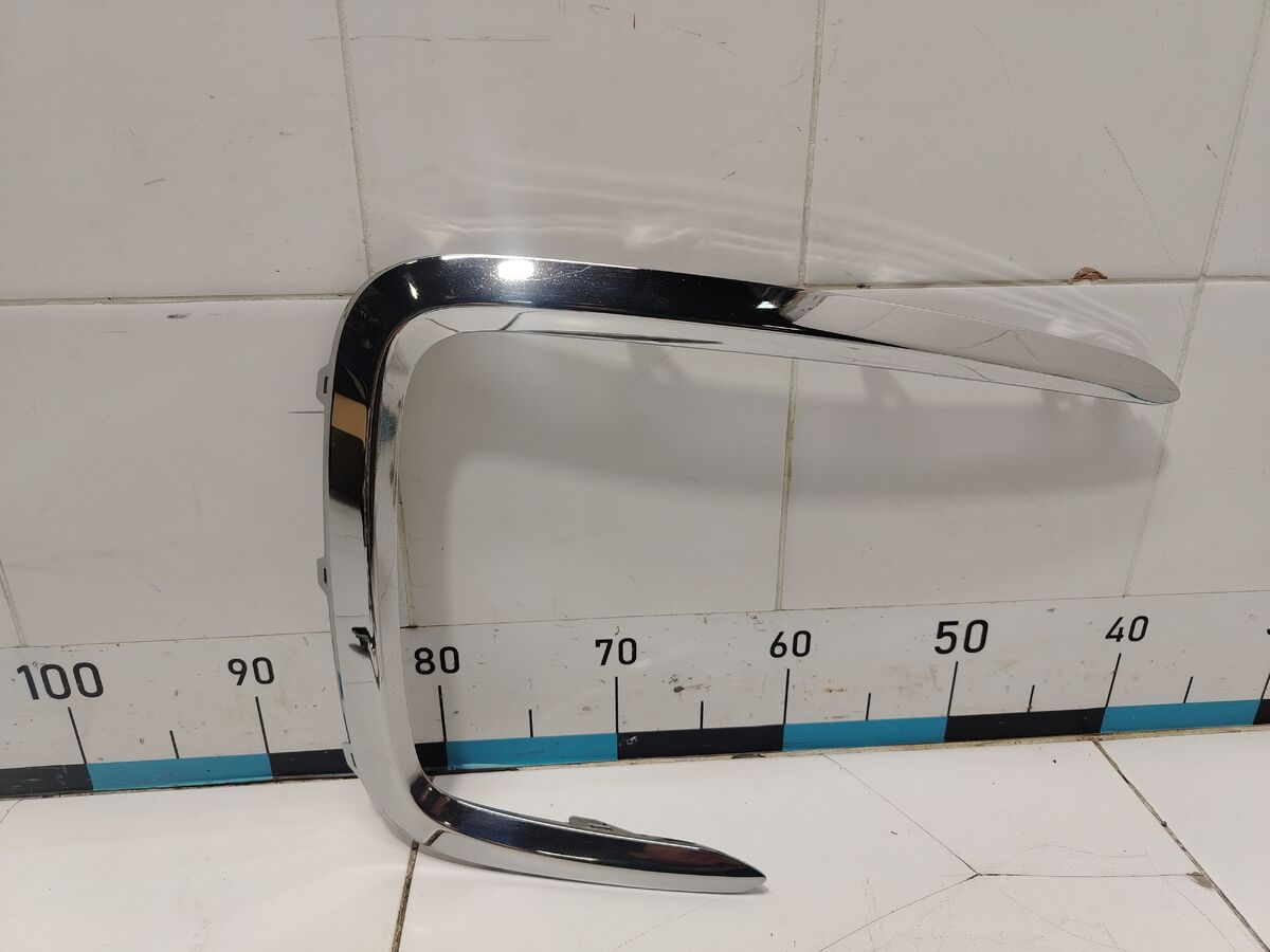 Накладка переднего бампера правая Kia Carnival (YP) III (2014– н.в.)