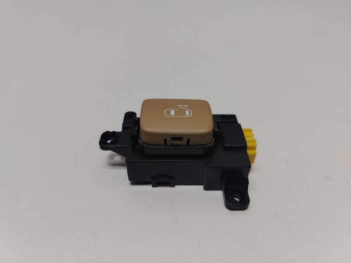 Кнопка открывания сдвижной двери правая Kia Carnival (YP) III (2014– н.в.)