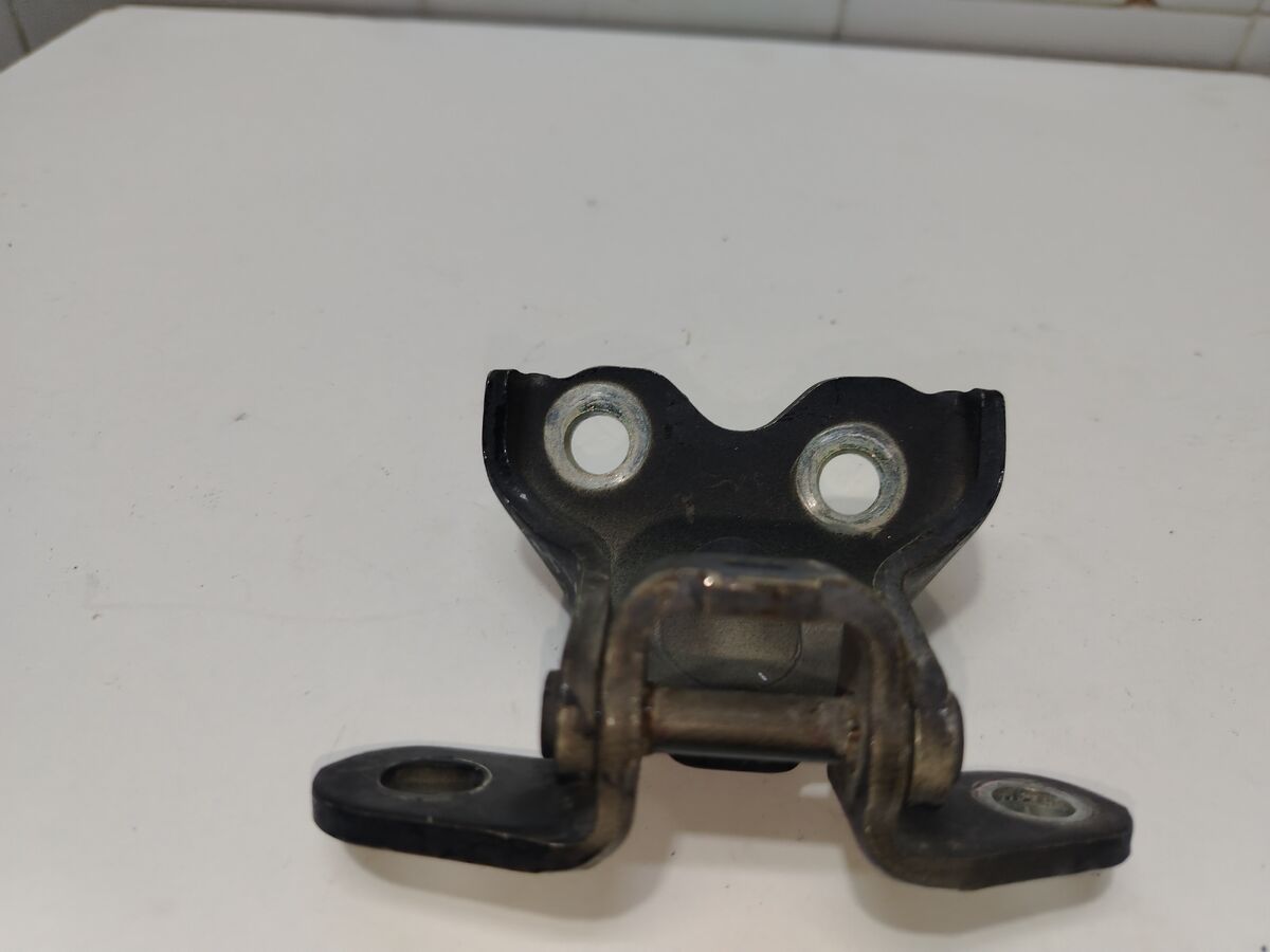 Петля двери передней правой нижняя Kia Carnival (YP) III (2014– н.в.)