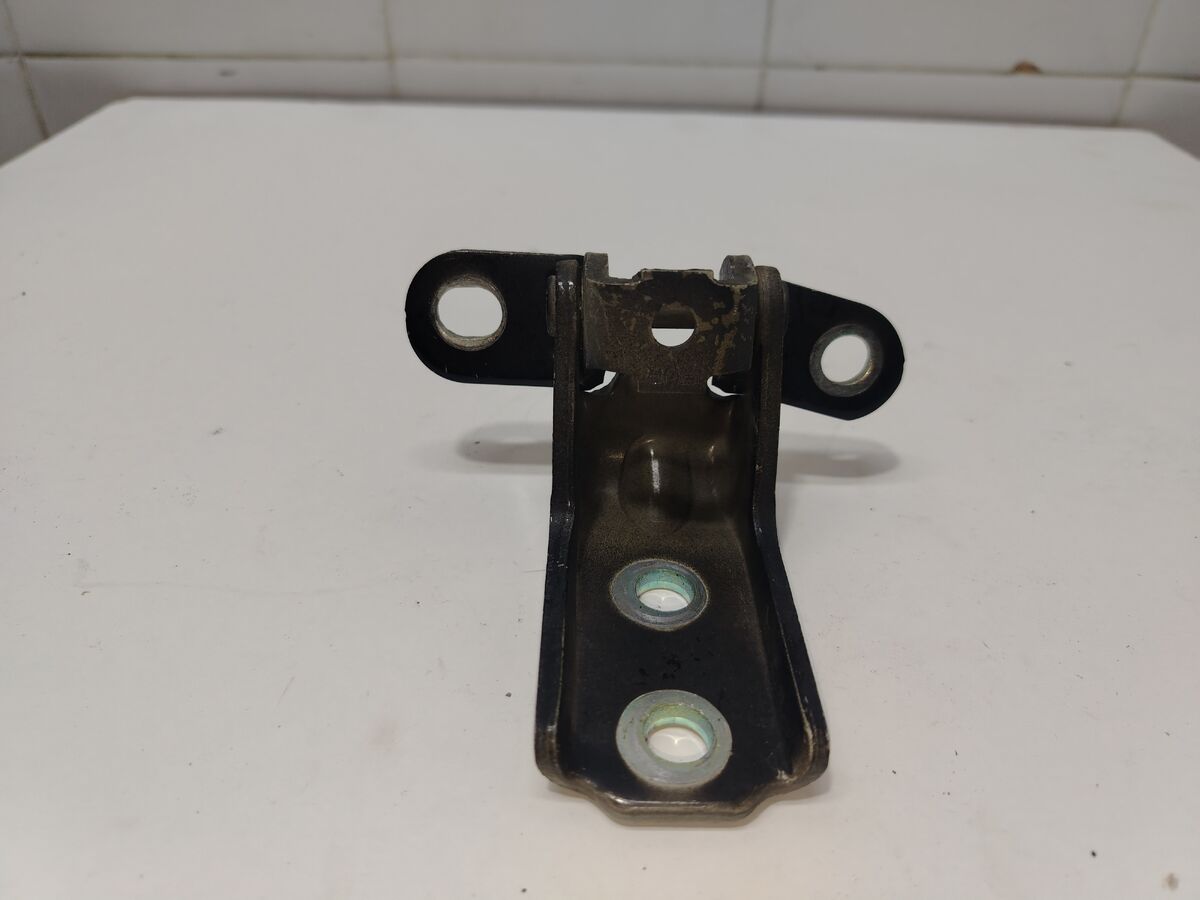 Петля двери передней правой верхняя Kia Carnival (YP) III (2014– н.в.)