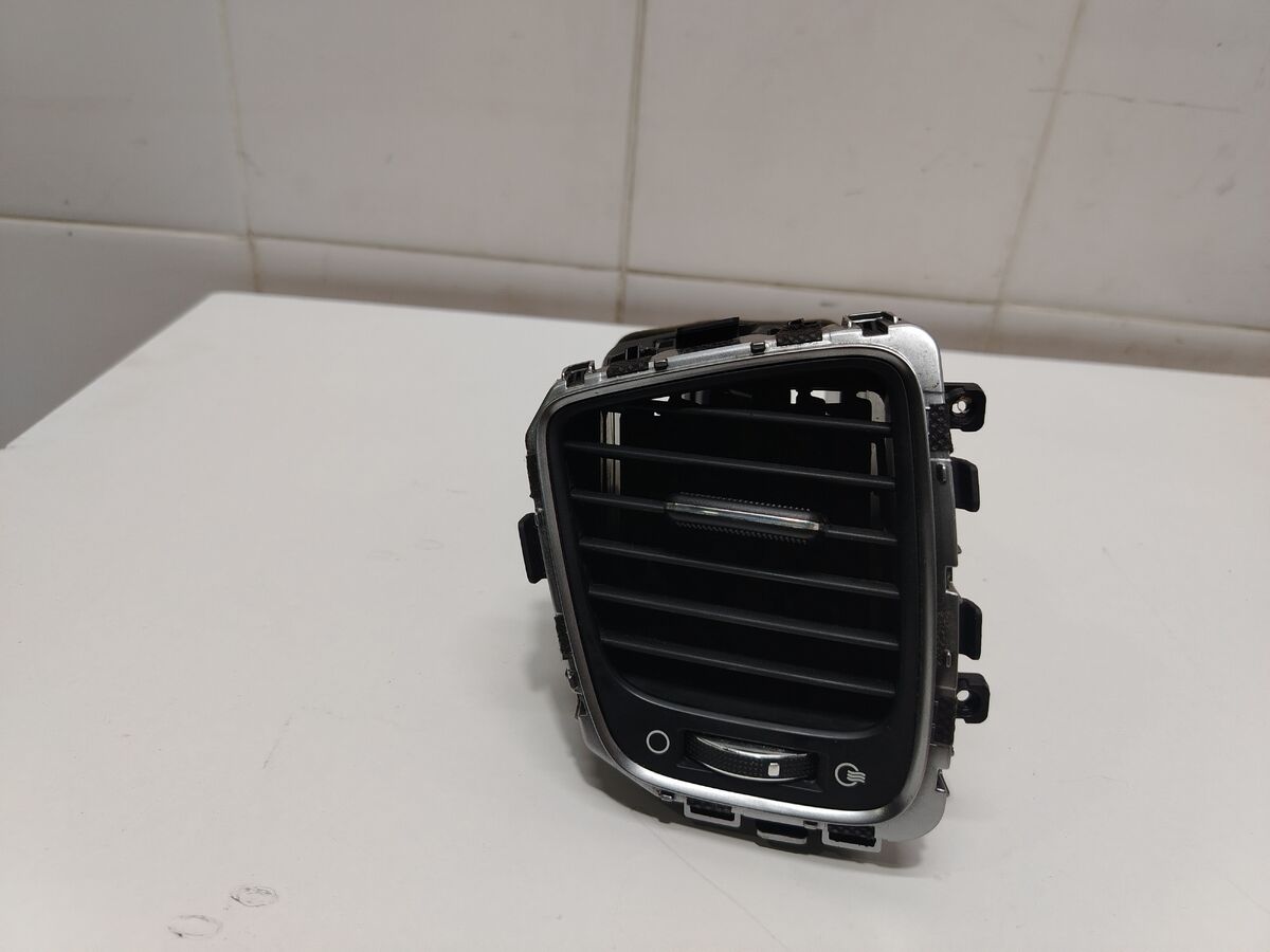 Дефлектор воздушный левый Kia Carnival (YP) III (2014– н.в.)