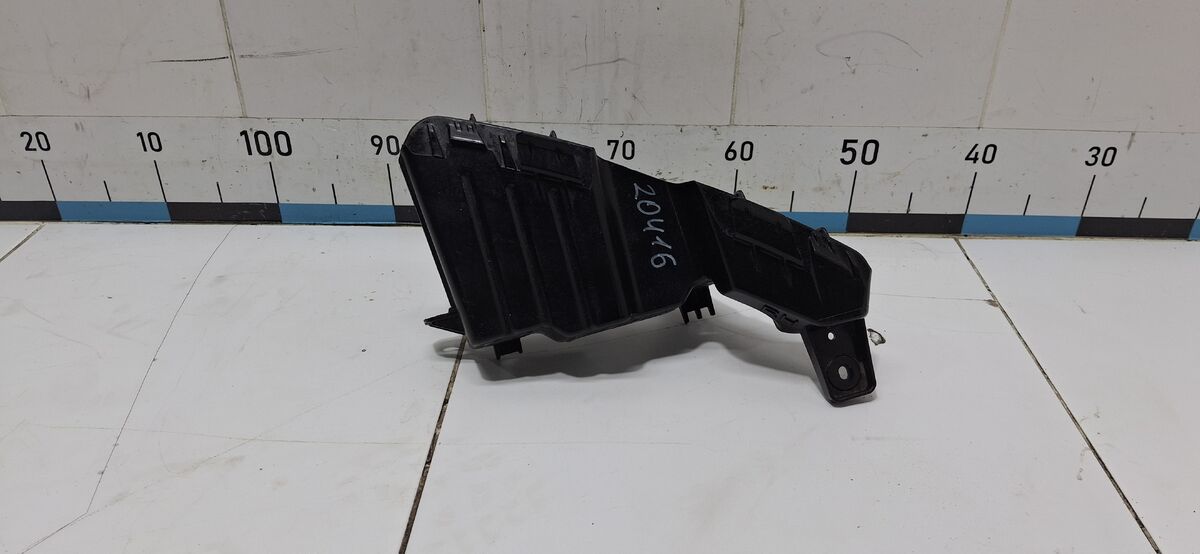 Кронштейн переднего бампера правый Kia Carnival (YP) III (2014– н.в.)