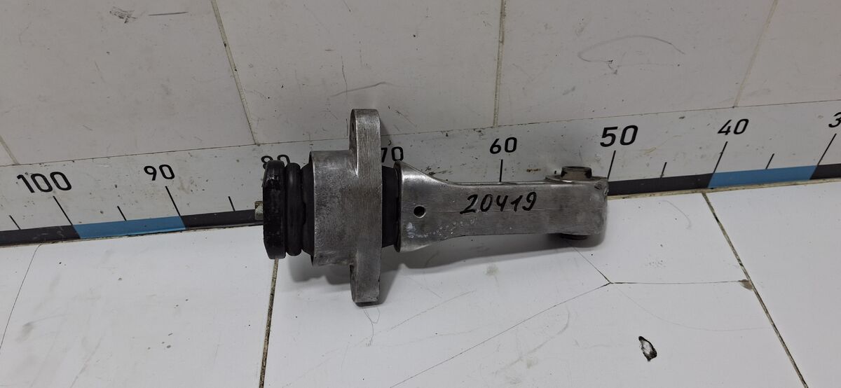 Опора двигателя передняя Kia Carnival (YP) III (2014– н.в.)