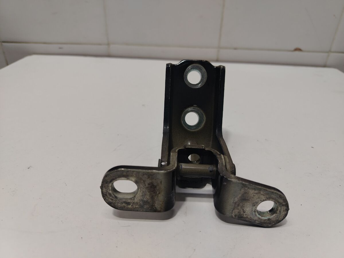 Петля двери передней левой верхняя Kia Carnival (YP) III (2014– н.в.)