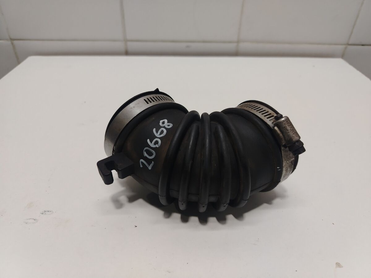 Патрубок воздушного фильтра Suzuki SX4 (SX4 Classic) I (2006–2014)