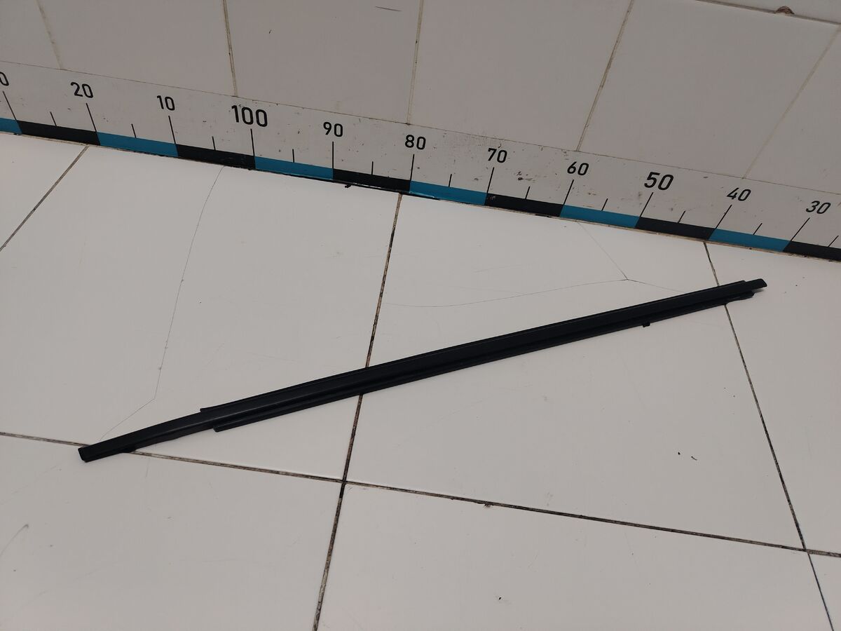 Накладка стекла переднего правого Suzuki SX4 (SX4 Classic) I (2006–2014)