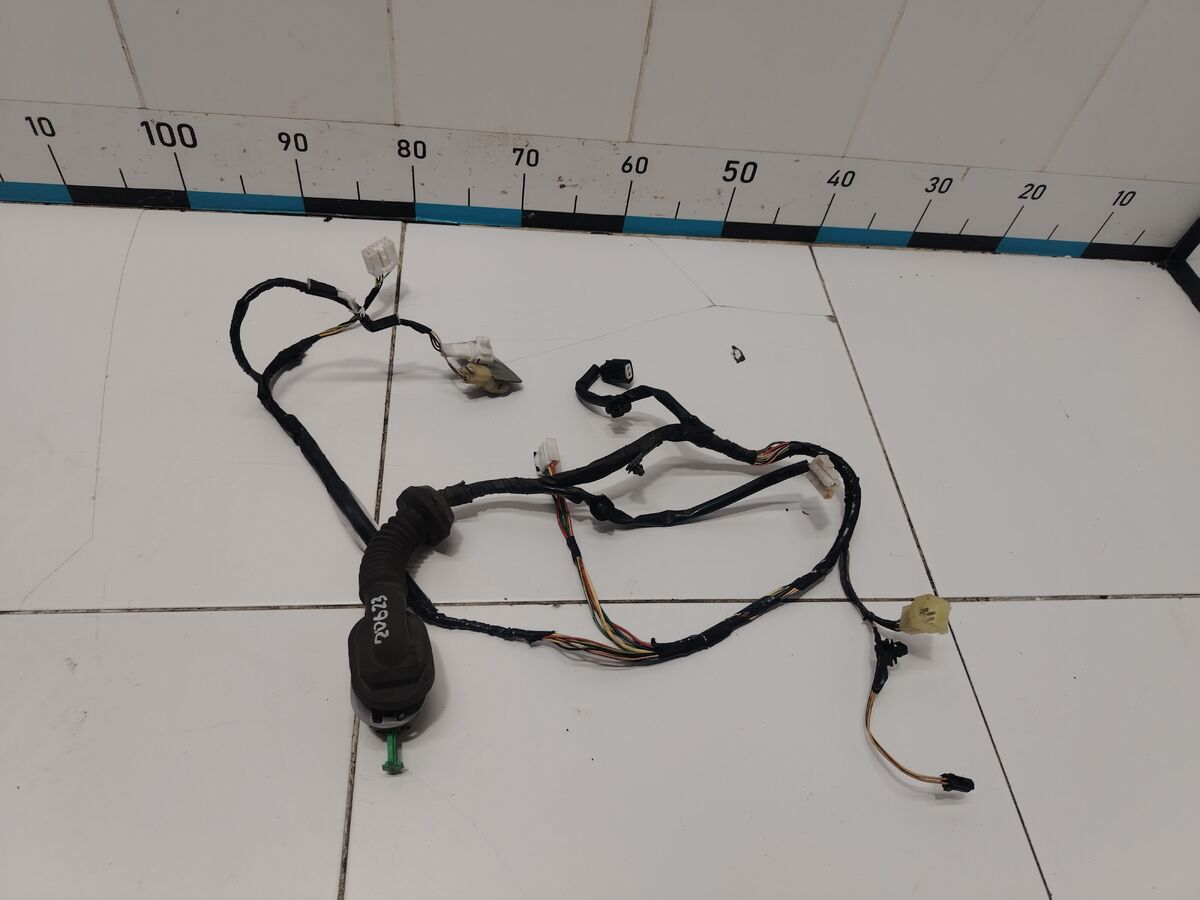 Проводка (коса) двери передней правой Suzuki SX4 (SX4 Classic) I (2006–2014)