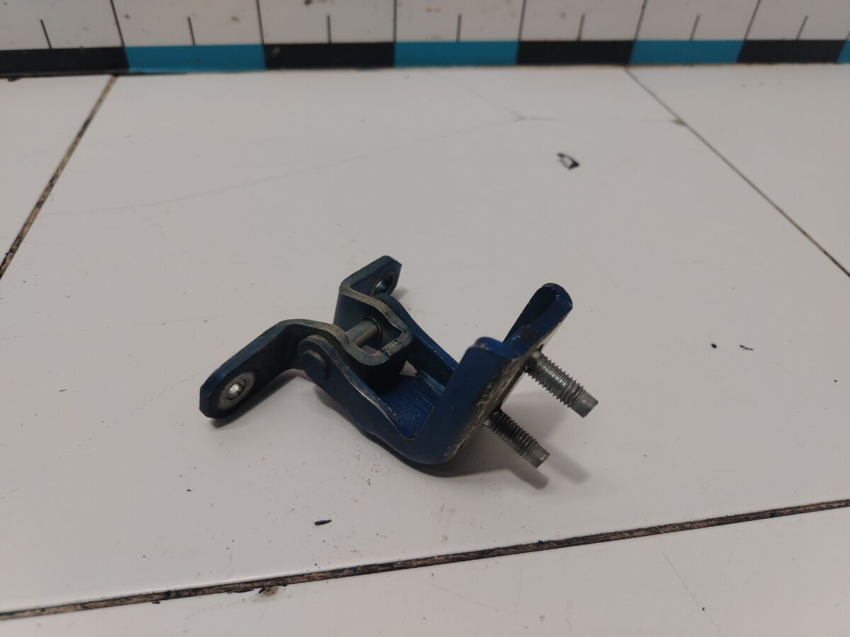 Петля двери задней правой нижняя Suzuki SX4 (SX4 Classic) I (2006–2014)