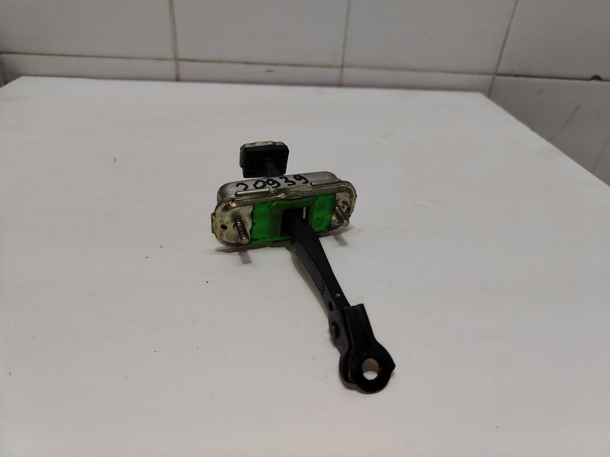 Ограничитель двери передней правой Kia Optima (JF) IV рестайлинг (2018– н.в.)