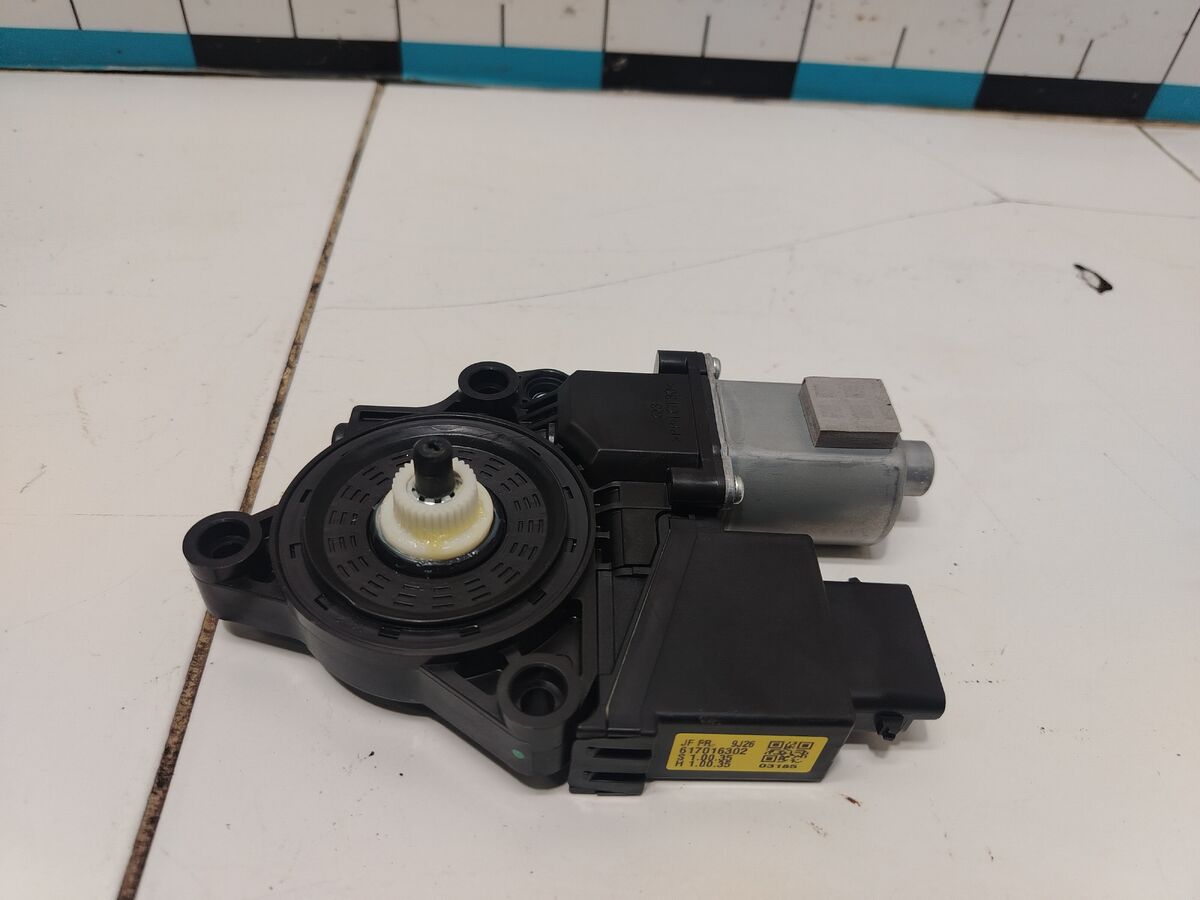 Моторчик стеклоподъемника передний правый Kia Optima (JF) IV рестайлинг (2018– н.в.)