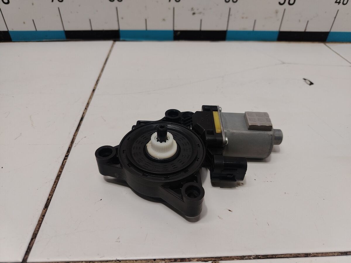 Моторчик стеклоподъемника задний левый Kia Optima (JF) IV рестайлинг (2018– н.в.)