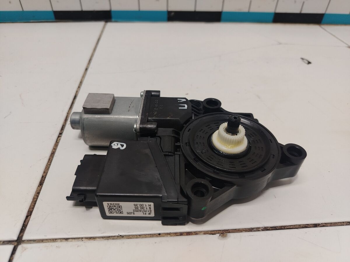 Моторчик стеклоподъемника передний левый Kia Optima (JF) IV рестайлинг (2018– н.в.)