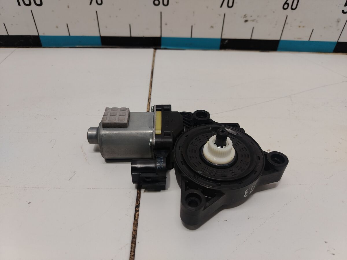 Моторчик стеклоподъемника задний правый Kia Optima (JF) IV рестайлинг (2018– н.в.)