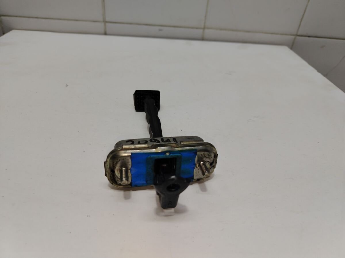 Ограничитель двери задней правой Kia Optima (JF) IV рестайлинг (2018– н.в.)