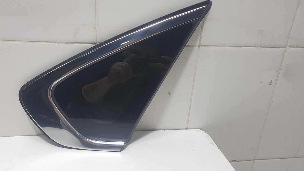 Стекло кузовное глухое правое Kia Cerato IV (2018– н.в.)