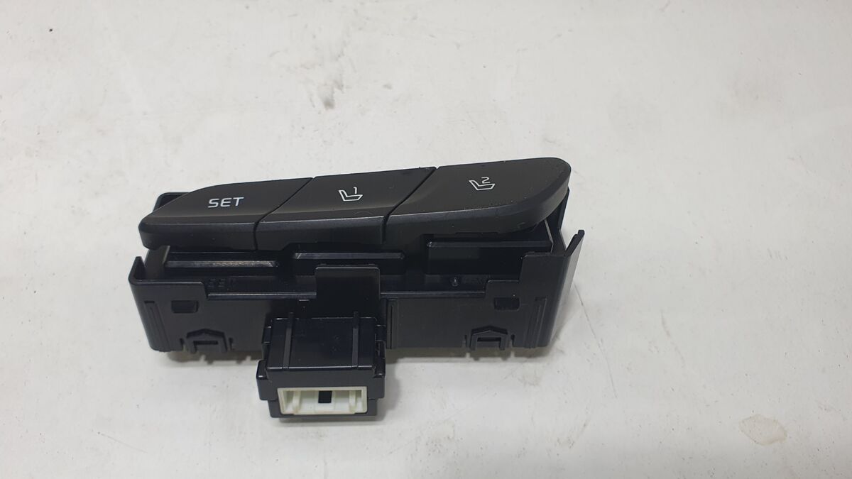 Блок кнопок управления сиденьем Kia Cerato IV (2018– н.в.)