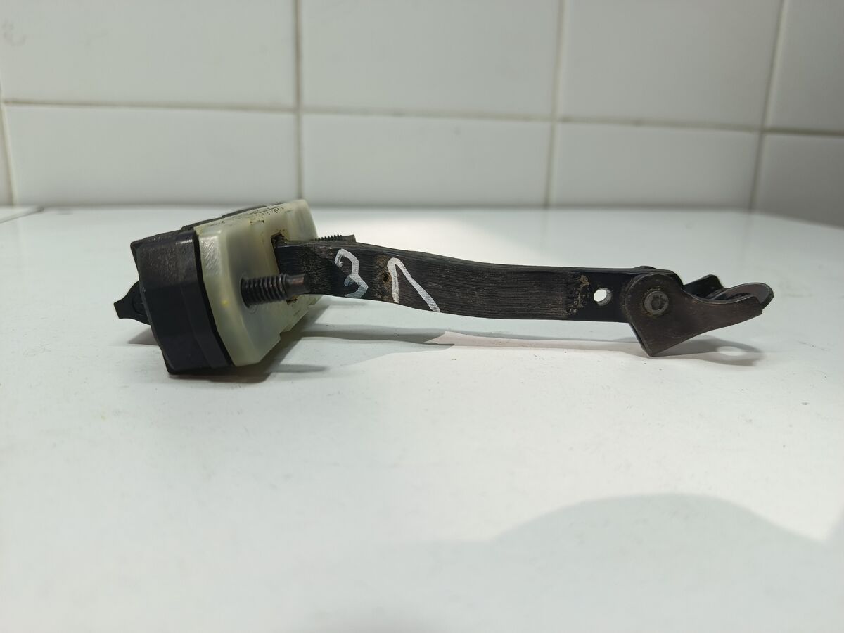 Ограничитель двери задней левой Hyundai Sonata (DN8) VIII (2019– н.в.)