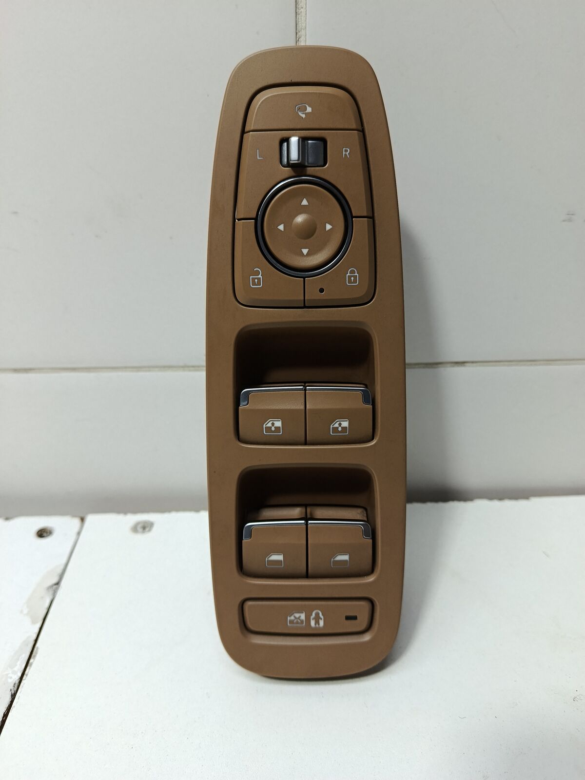 Блок управления стеклоподъемниками Hyundai Sonata (DN8) VIII (2019– н.в.)