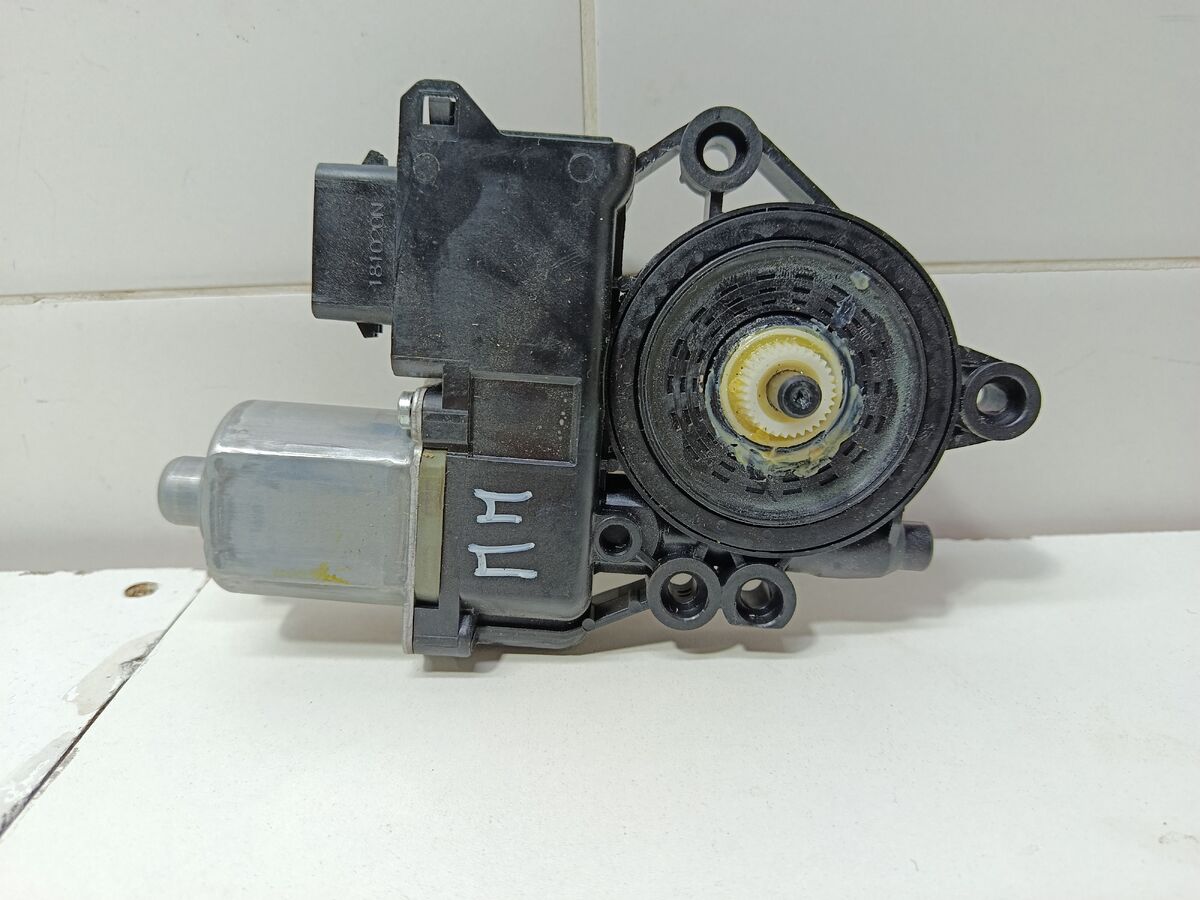 Моторчик стеклоподъемника передний правый Hyundai Sonata (DN8) VIII (2019– н.в.)