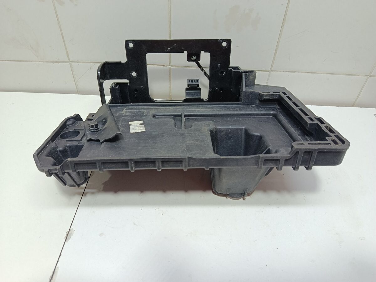 Крепление АКБ (корпус/подставка) Hyundai Sonata (DN8) VIII (2019– н.в.)